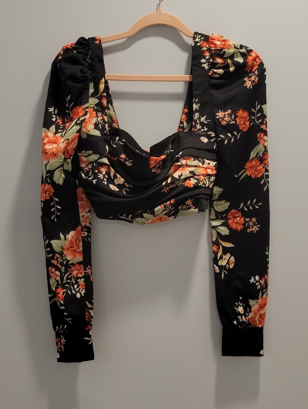 Nookie Black Floral Puff-Sleeve Crop Top with Orange Blooms WOMEN SIZE S NWT S/E